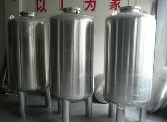 清洗維護(hù)不銹鋼無菌水箱的注意事項(xiàng)